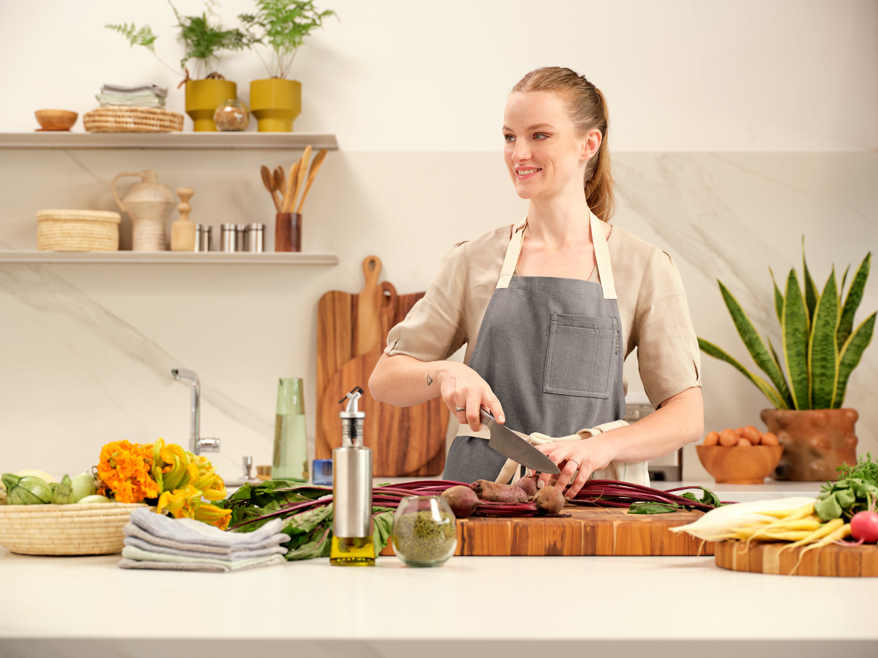 round serving board with handle